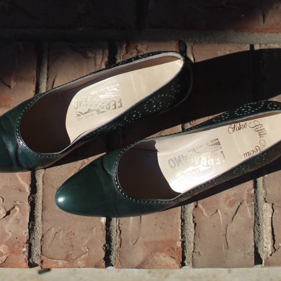 Vintage Hunter Green Salvatore Ferragamo Sz 7.5AAA EUC - Picture 2 of 6